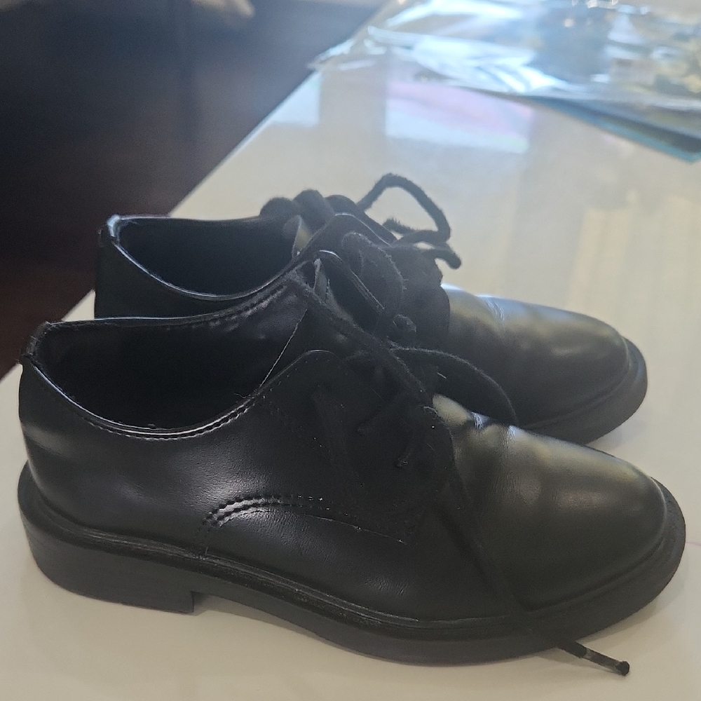 Zara Black Dress Shoes with Classic Lace-Up Design